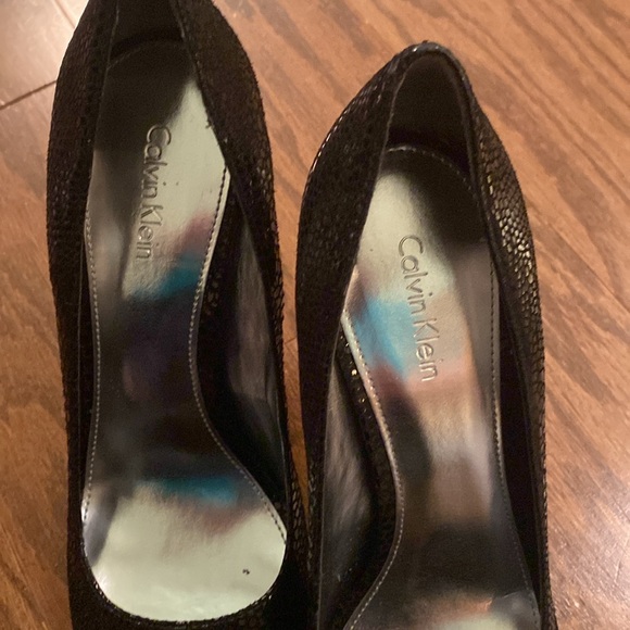 Calvin Klein Cora Metlc Honycmb NIB High Heels, Open Toed, 8M, 4.5” heels - Picture 2 of 7